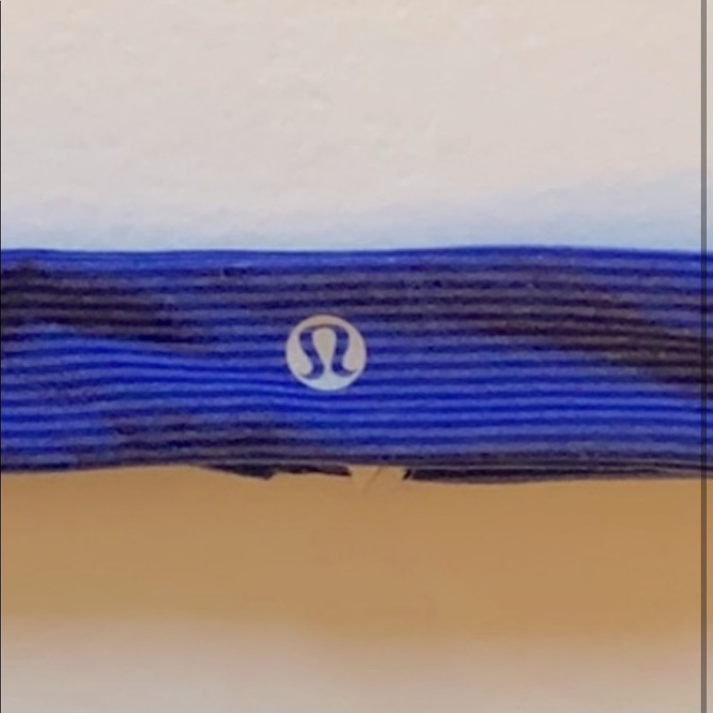 RARE NWOT lululemon Skinny Fly Away Tamer Headband - Picture 2 of 4